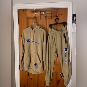 Long sleeve crop top, jumpsuit, pants and tracksuits.